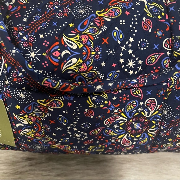 New VERA BRADLEY Starry Floral 2025 Original Duffle Bag Navy Red White 4th July - Picture 3 of 17